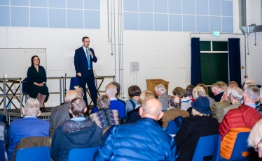 Simon Jupp addressing Members.